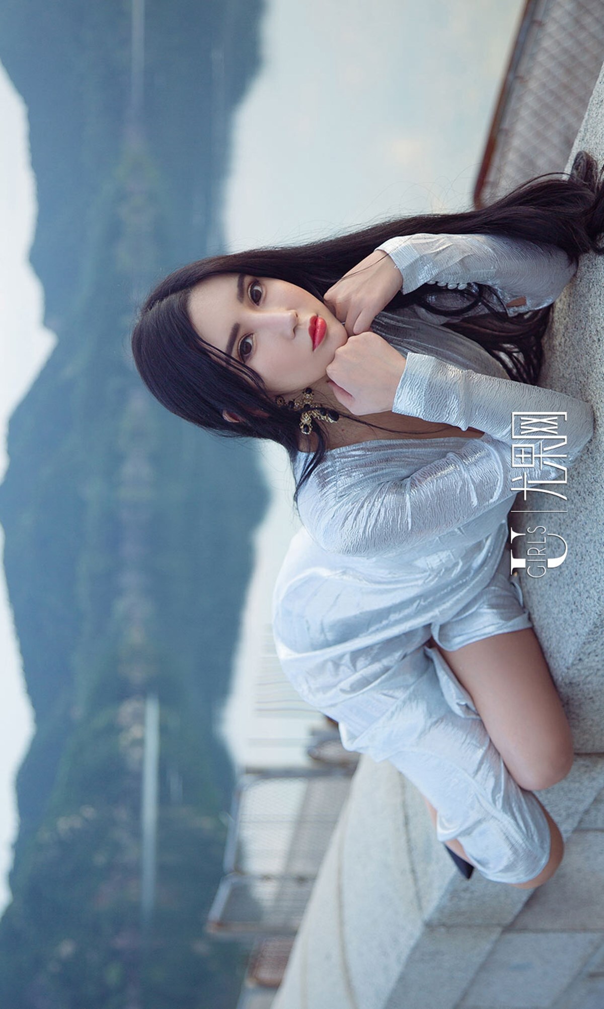 [爱尤物]2018APP NO.1208 艾霓莎一花路放